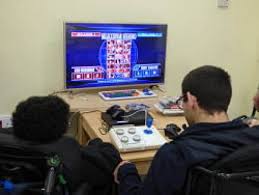 After their high school basketball coach passes away, five good friends and former teammates reunite for a fourth of july holiday weekend. Arcade Land El Videojuego Accesible Para Ninos Con Paralisis Cerebral Efisiopediatric