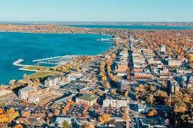 traverse city waterfront homes