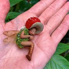 Mini Fairy Statue Sleeping Mushroom