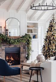 Simple Mantel Decor The