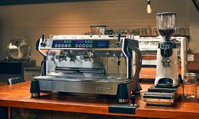 Keep your brew nice and hot with a hot plate and enjoy the sensational aroma of freshly ground coffee all day long. Top 5 Coffee Machines For A Coffee Shop From Caffeine Limited Caffeine Limited