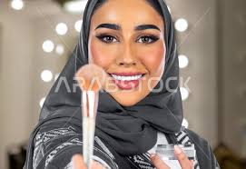 a veiled saudi arabian gulf woman