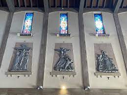 File:Bassorilievi raffiguranti tre stazioni della via Crucis di Gesù.jpg -  Wikipedia