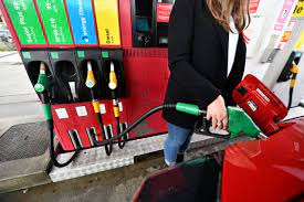 Un pompiste de Paris vend le litre d'essence à un prix historique: "Pas de  marge avec une tarification normale" - La DH/Les Sports+