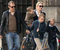 She has an older brother and a younger sister. Image Result For Cate Blanchett Husband Cate Blanchett Husband Cate Blanchett People
