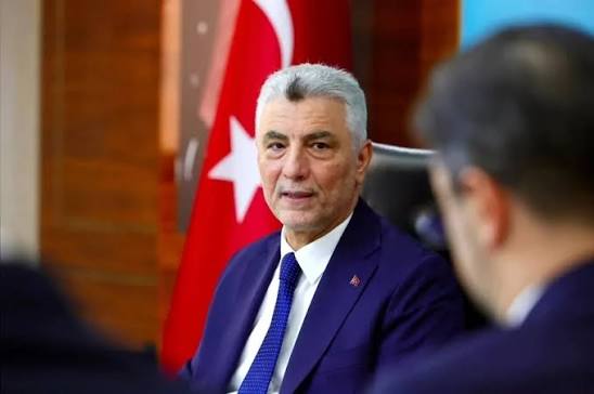 Bolat: Avusturya ile ticaret hacminde hedef 6 milyar dolar: Ticaret Bakanı Prof. Dr. Ömer Bolat, Avusturya ile 2025'te 4,4 milyar dolara ulaşan ticaret hacmini 6 milyar dolara çıkarmayı hedeflediklerini açıkladı. #haberler #sondakika #gundem