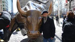 charging bull artist creates new trophy
