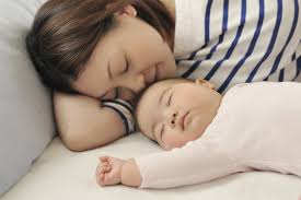 4 việc cần tránh khi trẻ ngủ chung với ba mẹ để con ngủ ngon hơn