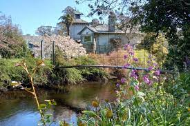 free guided tour of mount usher gardens