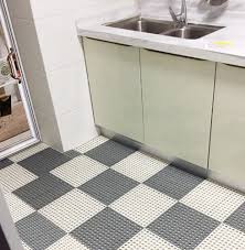 china pvc interlocking floor tile slip