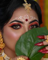 bengali bridal eye makeup look in saree