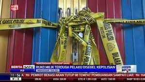 Pengikatnya yang berupa plat juga sering disebut segel/pengaman. Polisi Segel Rumah Terduga Pelaku Penganiyaan Anak Di Makassar