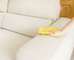 cómo limpiar un sofá de piel