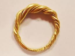 woman finds gold viking ring in pile of