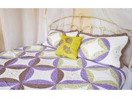 Покривалата за легла ще ви помогнат да предпазите възглавниците и завивките от прах през целия ден. Shalte Pokrivalo Za Leglo Pamuchno Shalte Pokrivkite Za Spalnya Se Izrabotvat Ot Pamuk I Mikrofibr A Plnezha E Presovan Pamuk V Home Decor Furniture Bedroom