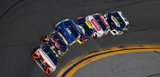Each finishing spot in the field earns a driver points, from a maximum of 40 points to the driver who finishes first, down to one point for the driver who finishes 40th. Nascar Odds 2021 Nascar Betting Strategy Guide