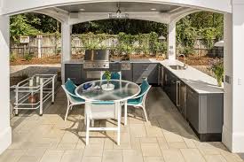 This luxury style of home combines fine amenities, charming exteriors and comfortable and inviting interior floor plans. Outdoor Kitchen Layouts Plans For Function Style