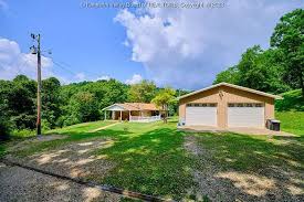 charleston wv houses with land for