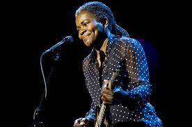 watch tracy chapman perform stand by
