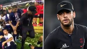 — neymar jr (@neymarjr) may 8, 2021. Nach Supercup Triumph Psg Star Kylian Mbappe Zerrt Neymar Aus Siegerfoto Goal Com