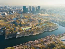 One large moat surrounded the whole castle with only two ways across it. Osaka Castle Japan S Most Visited Castle Nippon Com