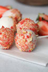 Strawberry Crunch Cake Pop Recipe gambar png