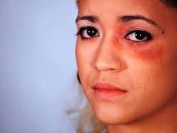 color a fake black eye with makeup