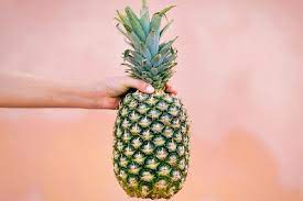 the symbolic meaning of pineapples