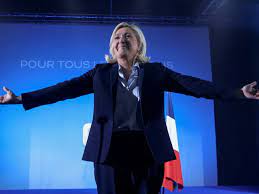 Le Pen calls on voters to choose ...