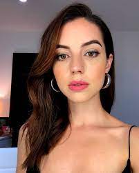 Adelaide kane took to instagram to share the good news, confirming: How To Call This Page Beautiful Adelaide Kane On Instagram 1st October