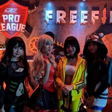 Eventually, players are forced into a shrinking play zone to engage each other in a tactical and diverse. Cosplay Seksi Meriahkan Grand Final Dgpl Free Fire E Sports Bola Com