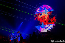This immersive performance features a stunning light and laser show, video animations and other epic special effects. The Australian Pink Floyd Show Bringt In Frankfurt Die Dunkle Seite Des Mondes Zum Strahlen Regioactive De