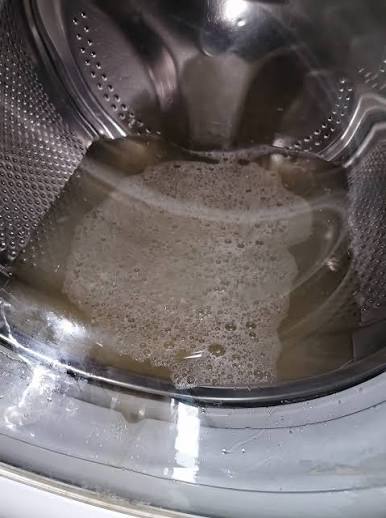 Using plastic bottle in washing machine trick