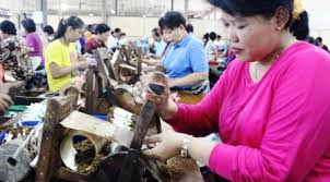 This is traditional market, you can find everything that absolutely cheaper than. department store in kabupaten kudus, jawa tengah Tunjangan Hari Raya 60 285 Buruh Rokok Di Kudus Terima Thr