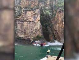 rock formation falls on boats in Brazil ...
