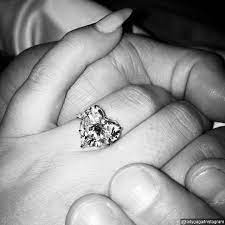 Jual cincin berlian couple cincin tunangan elegant cincin nikah terbaru jakarta selatan elegant and co 933 700 cincin berlian couple cincin tunangan elegant cincin nikah terbaru trkid=f=ca0000l175p0w0s0sh,co0po0fr0cb0 src=search page=1 ob=23 q=cincin nikah berlian po. Romantis Lady Gaga Resmi Dilamar Tunangan Di Valentine S Day