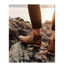 Any of the footwear or products you find on our site come from premium quality brands. Emelie Chelsea Sorel