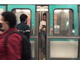 Fransa'da toplu taşıma araçlarında maske zorunluluğu kaldırıldı haberi. Son  Dakika AVRUPA, Fransa, GÜNCEL haber başlıkları ve gelişmeler - Haberler