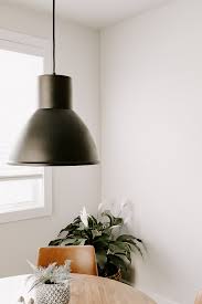 how to paint a light fixture in 3 easy