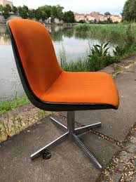 Das gesamtunternehmen comforto wurde nach din. Vintage Stuhle Von Charles Pollock Fur Comforto 2er Set Bei Pamono Kaufen