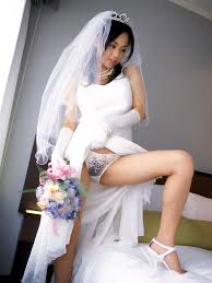 花嫁をオナネタにするウェディングドレスのエロ画像 
