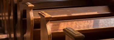 church chairs vs pews which is better