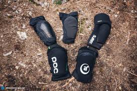 14 trail knee pads in direct comparison