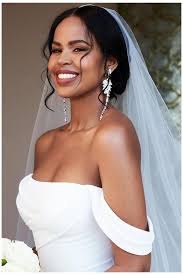 A stylish wedding hairstyle will make everything easier for the wedding day. Pin By Jalesia Duran On Weddinggg Black Wedding Hairstyles Black Brides Hairstyles Short Wedding Hair