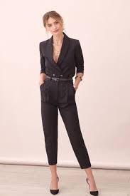 Pour un style classique, sélectionnez votre tailleur femme en noir, gris, bleu, beige ou marron. Tailleurs Femme Votre Pantalon Tailleur Chic Et Habille Caroll