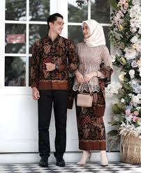 Malah model lain seperti gaun, kaftan, hingga. Harga Baju Couple Tunangan Terbaru Juli 2021 Biggo Indonesia