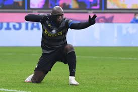 Born 13 may 1993) is a belgian professional footballer who plays as a striker for serie a club inter milan and the belgium. Romelu Lukaku Napadayushij Photo Gallery Readfootball