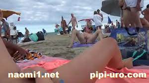 girl masturbate on beach - XVIDEOS.COM