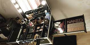 portable makeup station for