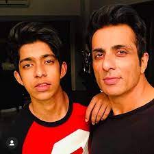 आर्यन खान से भी हैंडसम है Sonu Sood के बेटे, फिटनेस के मामले में पिता से नहीं है कम, देखें Photos